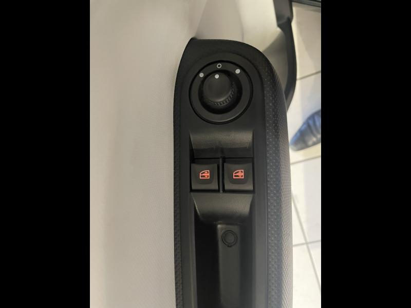 Photo 13 de l’annonce de RENAULT Twingo d’occasion à vendre à CHENNEVIÈRES-SUR-MARNE