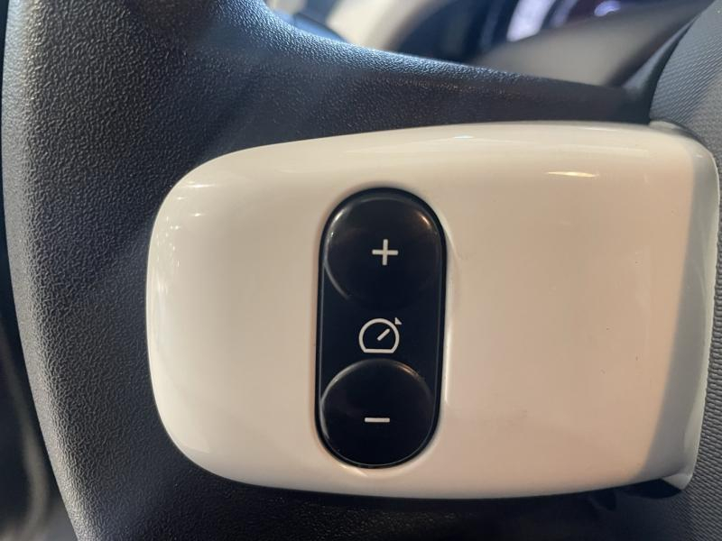 Photo 14 de l’annonce de RENAULT Twingo d’occasion à vendre à CHENNEVIÈRES-SUR-MARNE