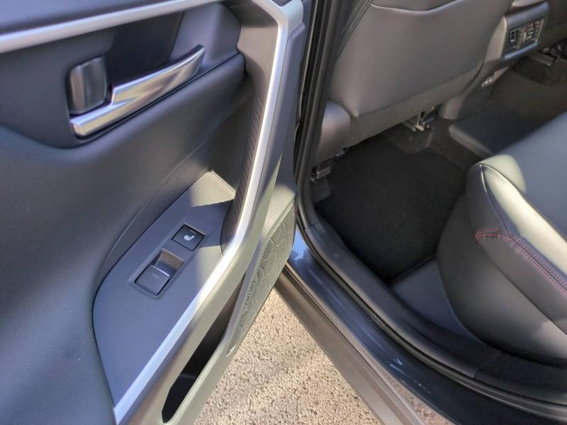 Photo 14 de l’annonce de TOYOTA RAV4 d’occasion à vendre à AUBIÈRE