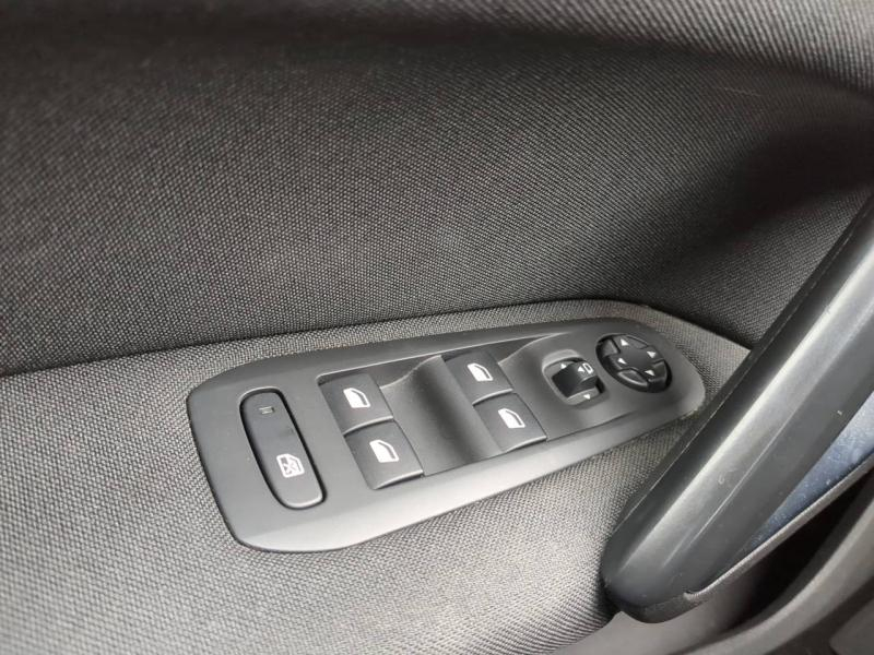 Photo 12 de l’annonce de PEUGEOT 308 d’occasion à vendre à NÎMES