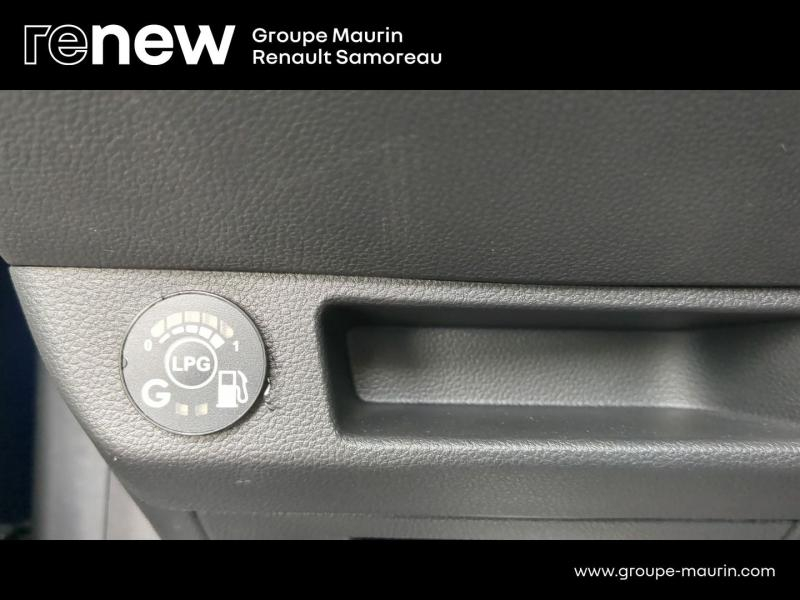 Photo 17 de l’annonce de RENAULT Clio d’occasion à vendre à SAMOREAU