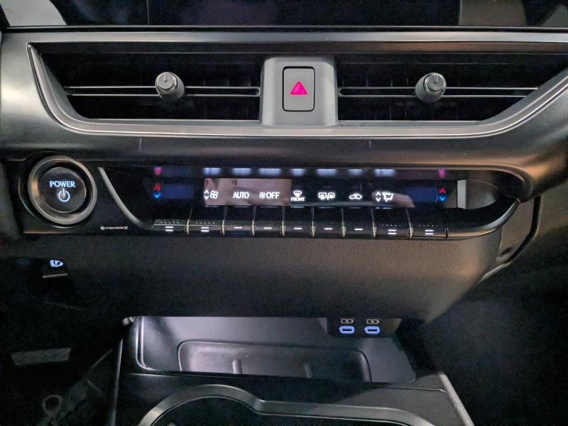 Photo 7 de l’annonce de LEXUS UX d’occasion à vendre à AUBIÈRE