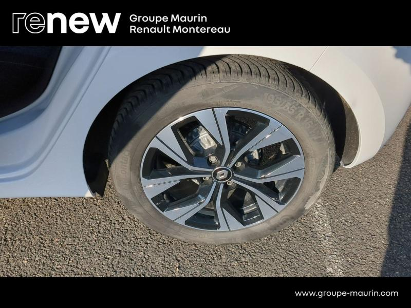 Photo 16 de l’annonce de RENAULT Clio d’occasion à vendre à VARENNES SUR SEINE