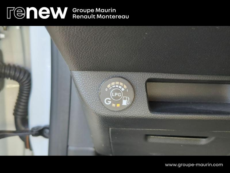 Photo 20 de l’annonce de RENAULT Clio d’occasion à vendre à VARENNES SUR SEINE