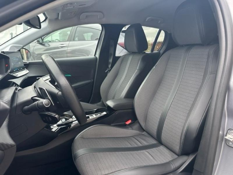 Photo 12 de l’annonce de PEUGEOT 208 d’occasion à vendre à Fréjus
