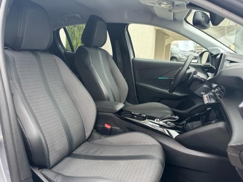 Photo 14 de l’annonce de PEUGEOT 208 d’occasion à vendre à Fréjus