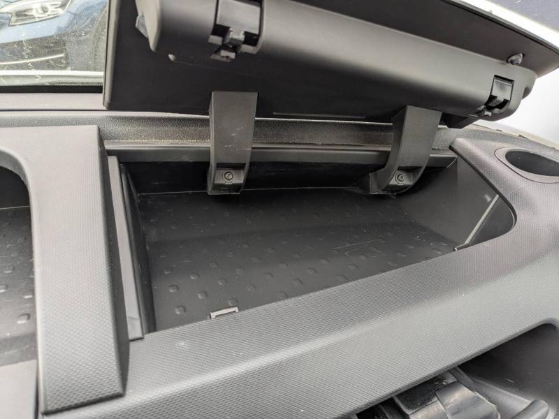Photo 16 de l’annonce de RENAULT Trafic Fg VUL d’occasion à vendre à VITROLLES