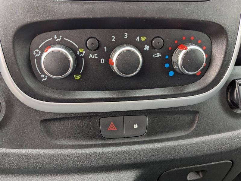 Photo 20 de l’annonce de RENAULT Trafic Fg VUL d’occasion à vendre à VITROLLES