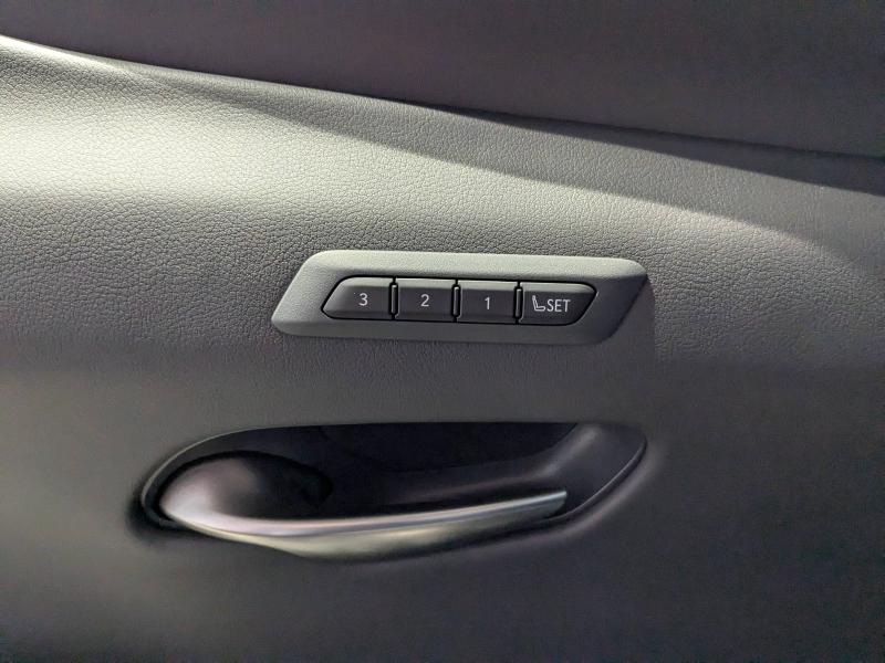 Photo 9 de l’annonce de LEXUS UX d’occasion à vendre à AUBIÈRE