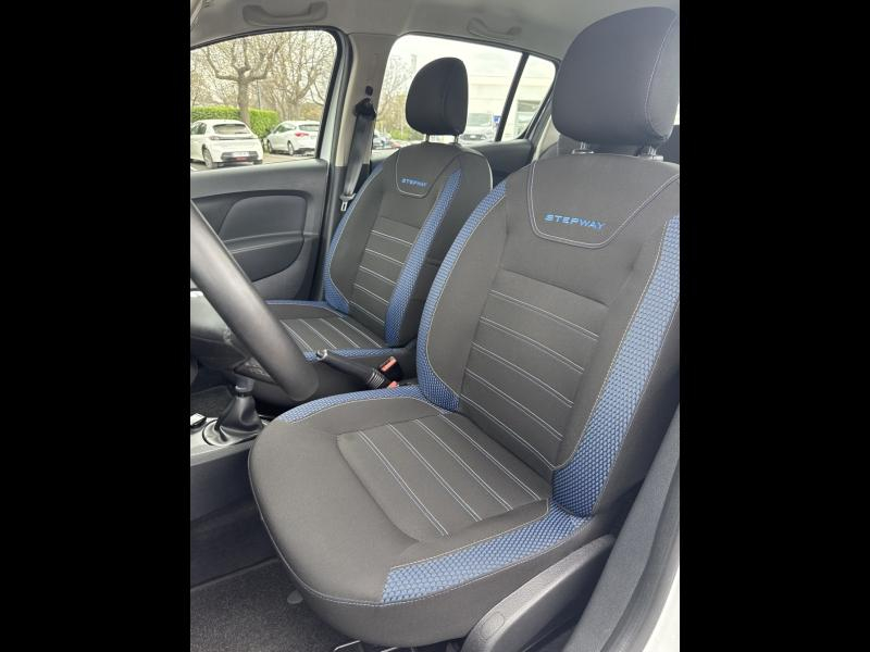 Photo 12 de l’annonce de DACIA Sandero d’occasion à vendre à TOULON