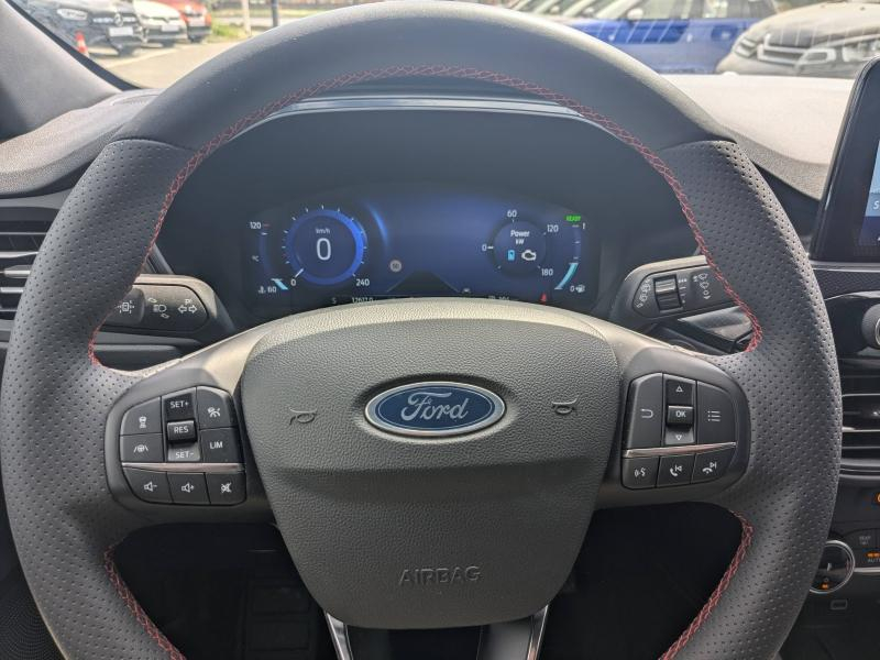 Photo 20 de l’annonce de FORD Kuga d’occasion à vendre à DRAGUIGNAN