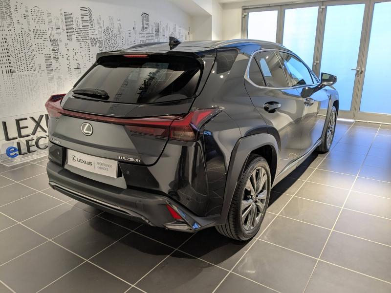 Photo 15 de l’annonce de LEXUS UX d’occasion à vendre à AUBIÈRE