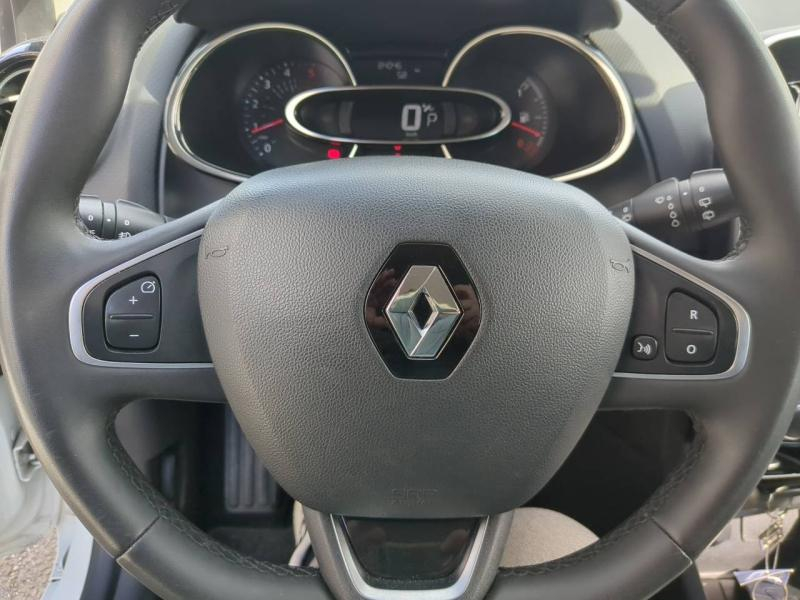 Photo 16 de l’annonce de RENAULT Clio d’occasion à vendre à ARLES