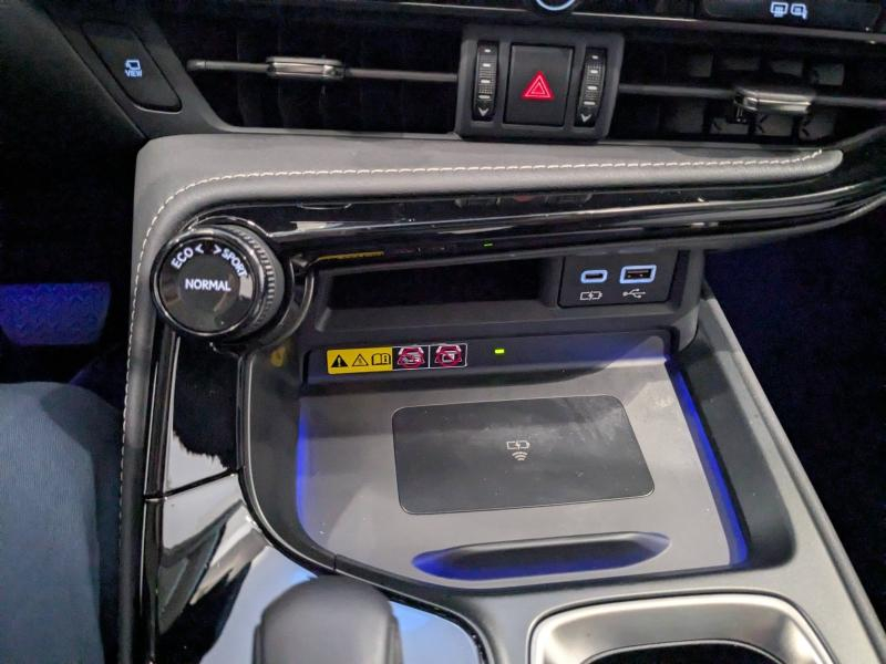 Photo 8 de l’annonce de LEXUS NX d’occasion à vendre à AUBIÈRE