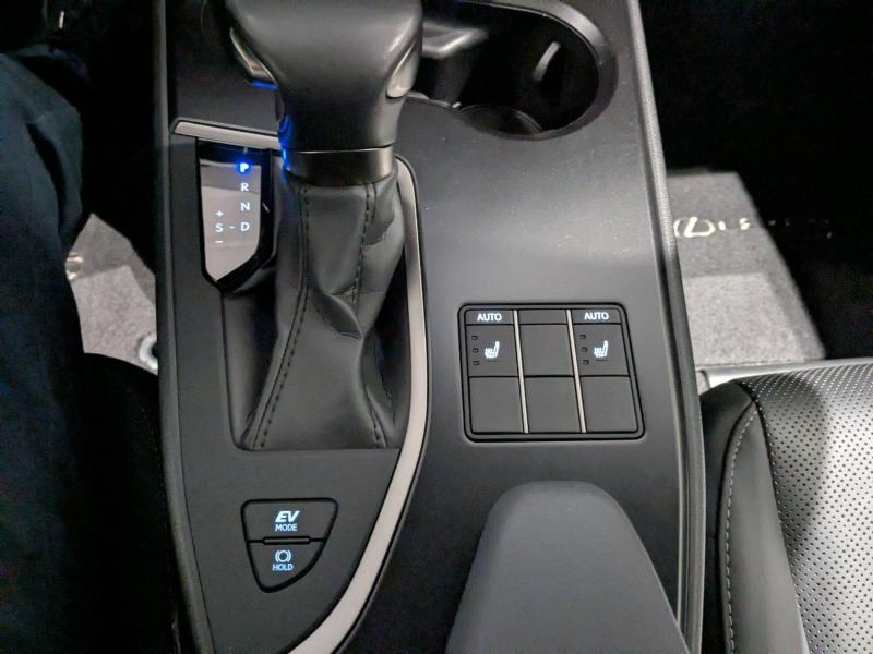 Photo 9 de l’annonce de LEXUS UX d’occasion à vendre à AUBIÈRE
