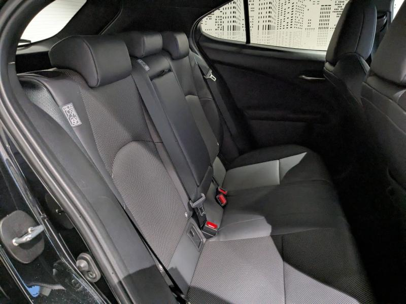 Photo 11 de l’annonce de LEXUS UX d’occasion à vendre à AUBIÈRE