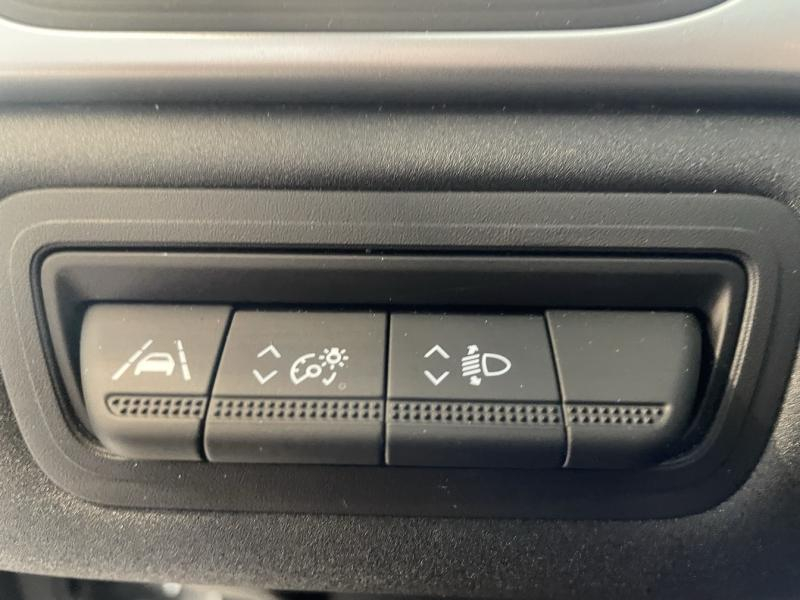 Photo 16 de l’annonce de RENAULT Captur d’occasion à vendre à CHENNEVIÈRES-SUR-MARNE