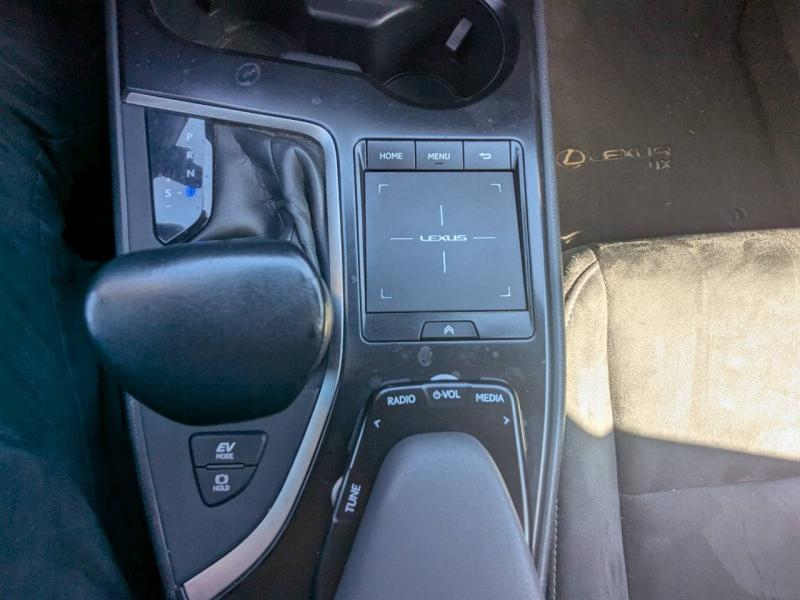 Photo 20 de l’annonce de LEXUS UX d’occasion à vendre à FRÉJUS