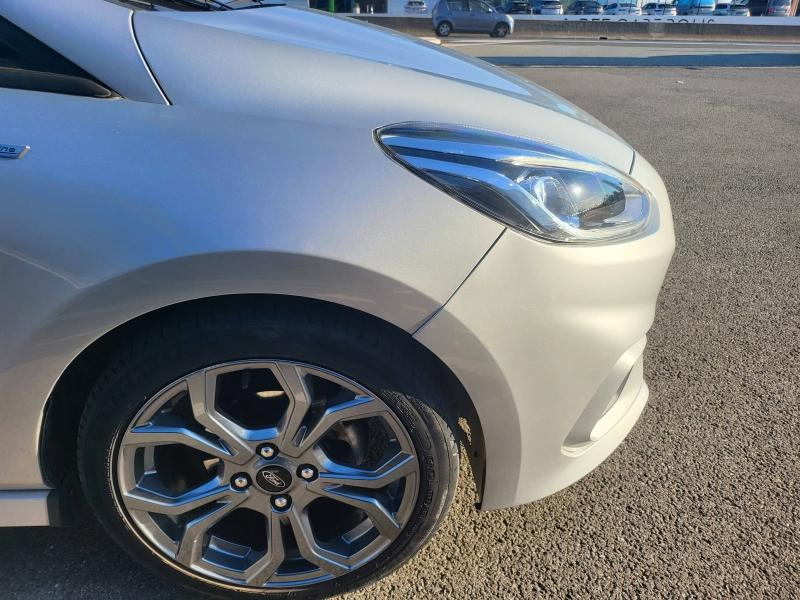 Photo 10 de l’annonce de FORD Fiesta d’occasion à vendre à FRÉJUS