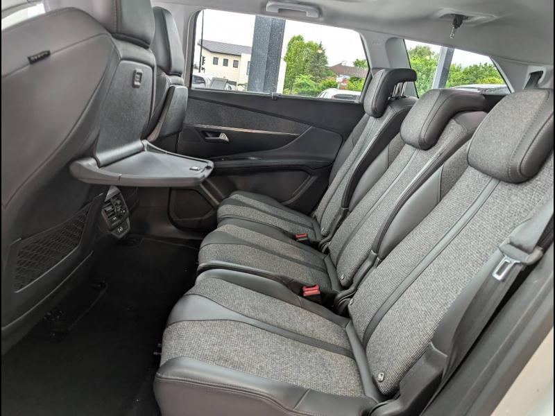 Photo 14 de l’annonce de PEUGEOT 5008 d’occasion à vendre à PAYS DE GEX