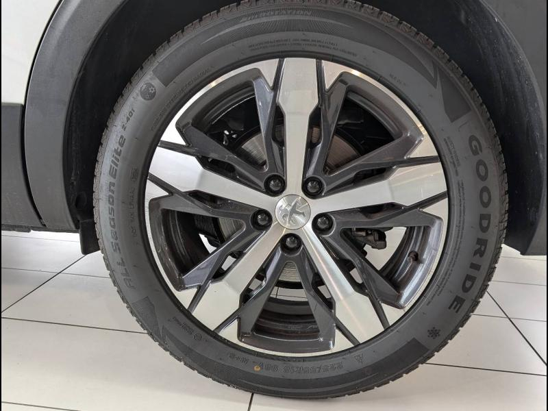 Photo 20 de l’annonce de PEUGEOT 5008 d’occasion à vendre à PAYS DE GEX