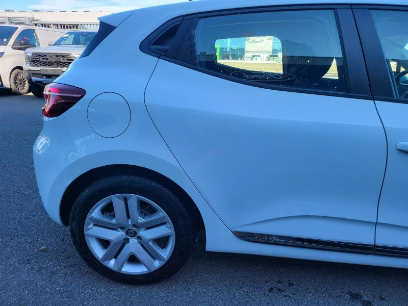 Photo 8 de l’annonce de RENAULT Clio d’occasion à vendre à FRÉJUS