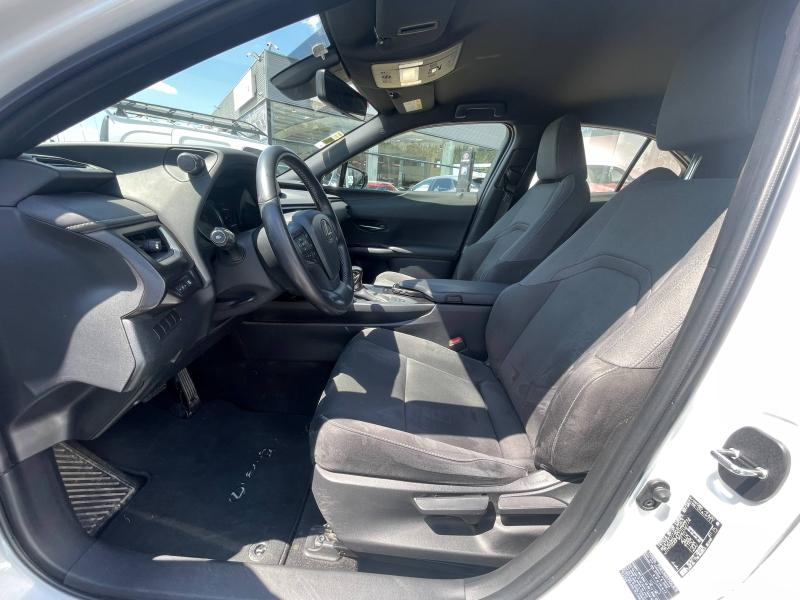 Photo 10 de l’annonce de LEXUS UX d’occasion à vendre à MONTFAVET