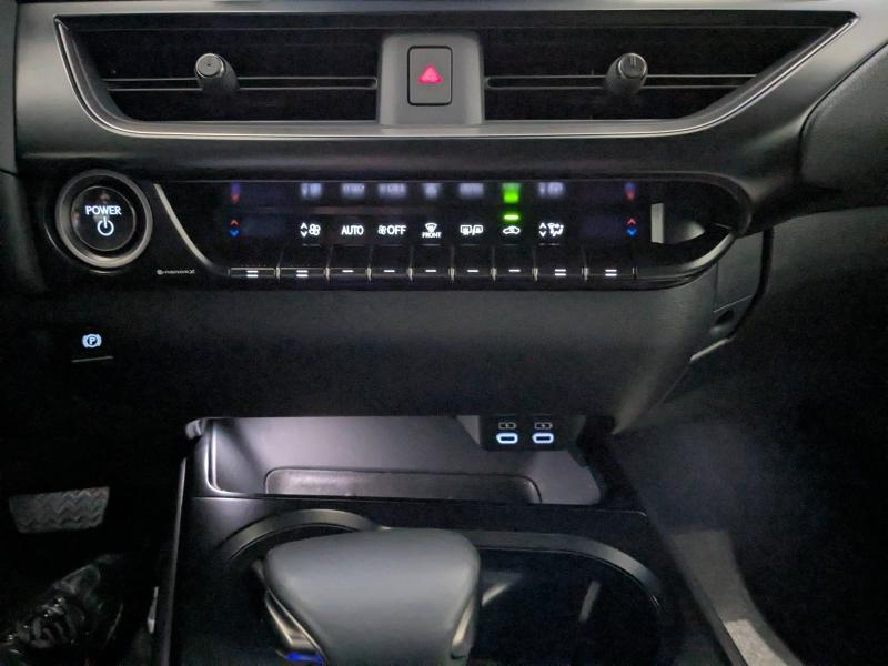 Photo 9 de l’annonce de LEXUS UX d’occasion à vendre à AUBIÈRE