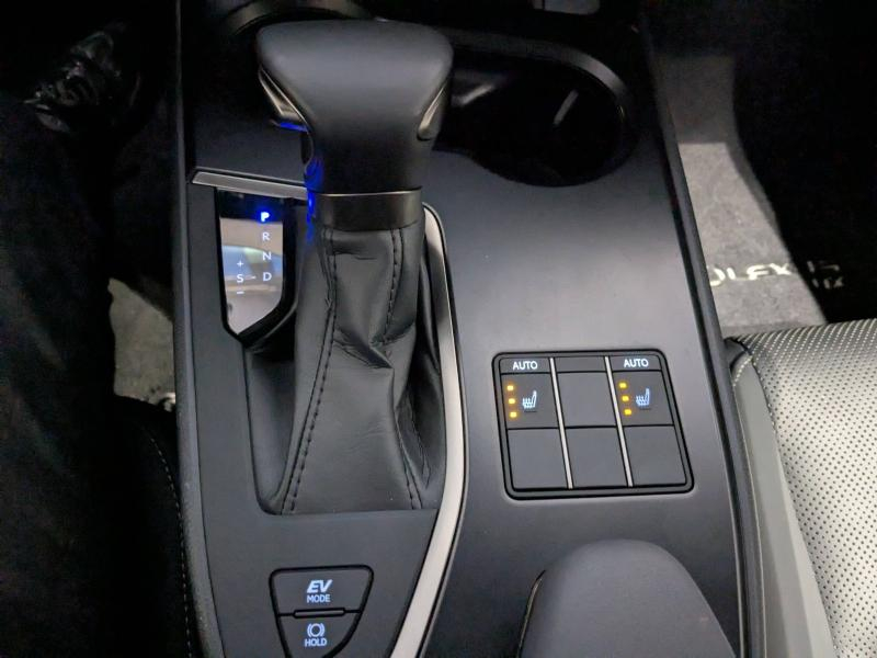 Photo 10 de l’annonce de LEXUS UX d’occasion à vendre à AUBIÈRE