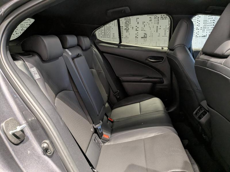 Photo 12 de l’annonce de LEXUS UX d’occasion à vendre à AUBIÈRE