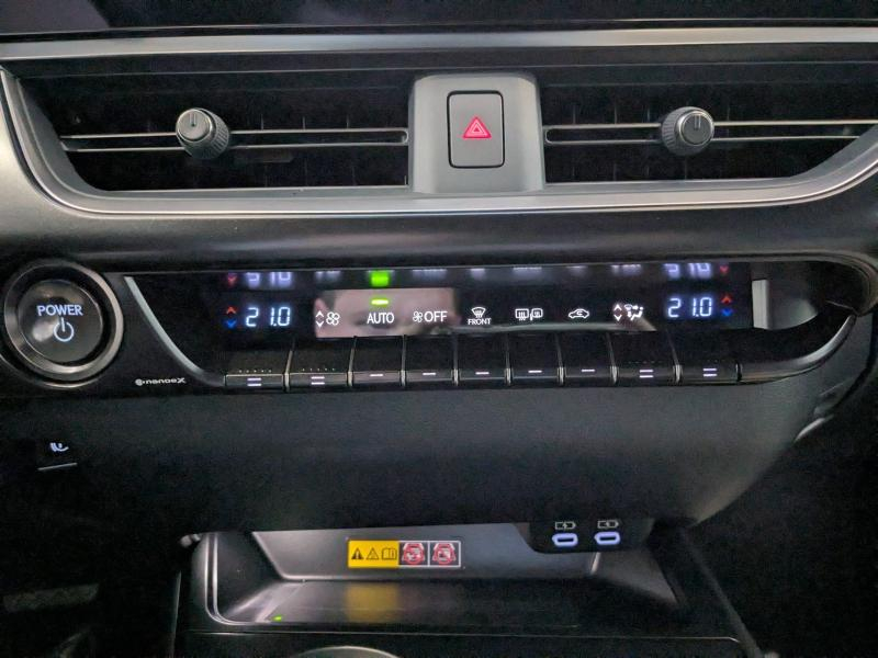 Photo 9 de l’annonce de LEXUS UX d’occasion à vendre à AUBIÈRE