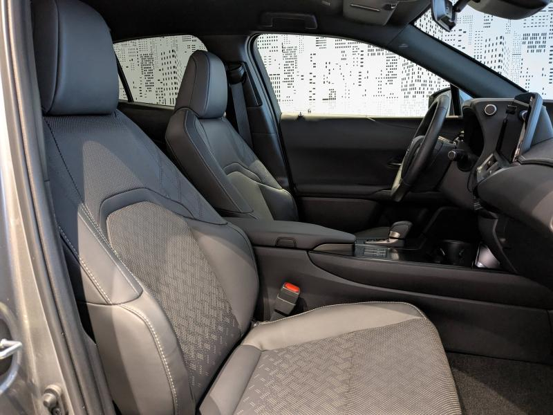 Photo 13 de l’annonce de LEXUS UX d’occasion à vendre à AUBIÈRE