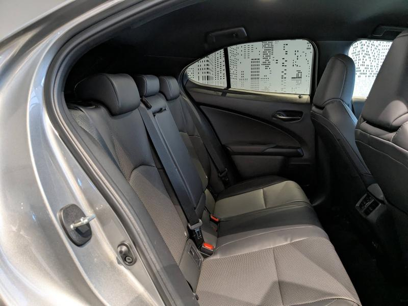 Photo 14 de l’annonce de LEXUS UX d’occasion à vendre à AUBIÈRE