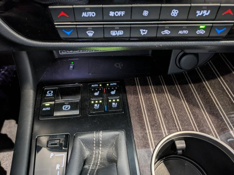 Photo 10 de l’annonce de LEXUS RX d’occasion à vendre à AUBIÈRE