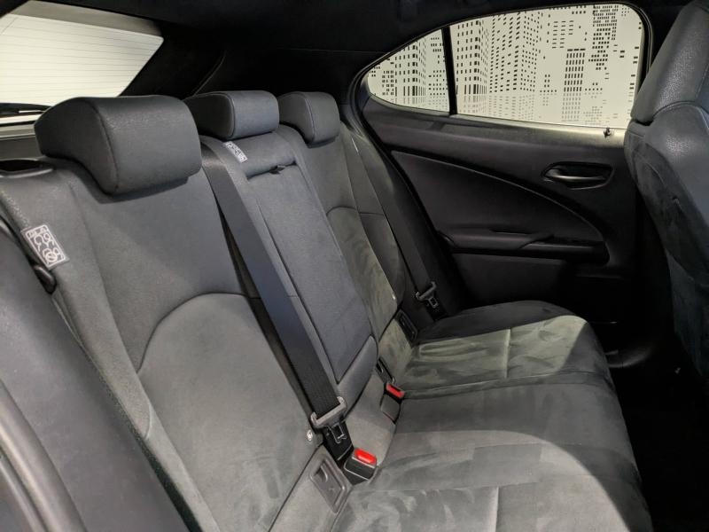 Photo 6 de l’annonce de LEXUS UX d’occasion à vendre à AUBIÈRE