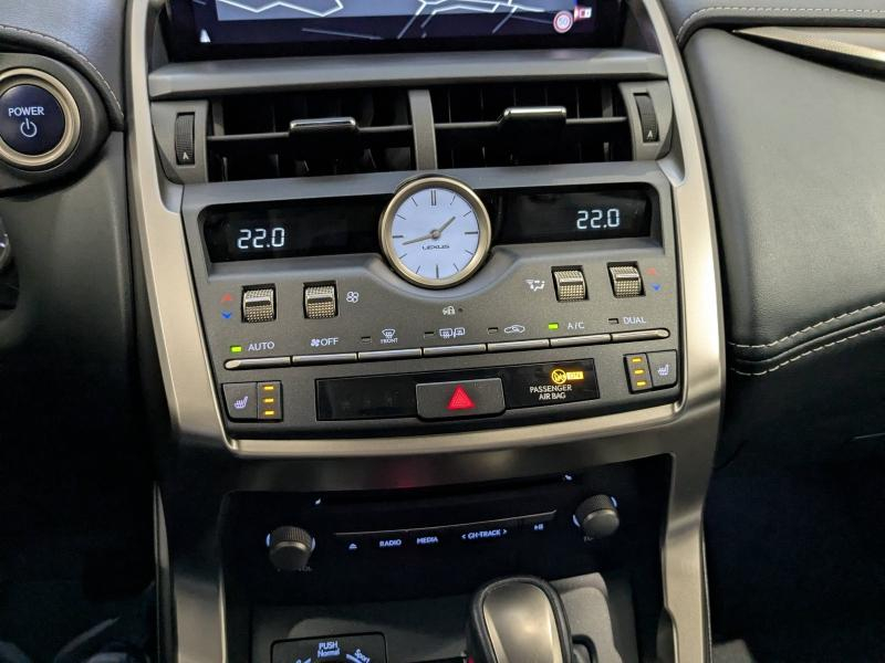 Photo 5 de l’annonce de LEXUS NX d’occasion à vendre à AUBIÈRE