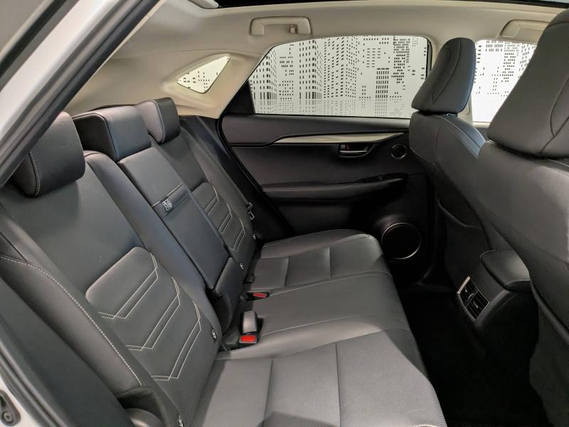Photo 8 de l’annonce de LEXUS NX d’occasion à vendre à AUBIÈRE