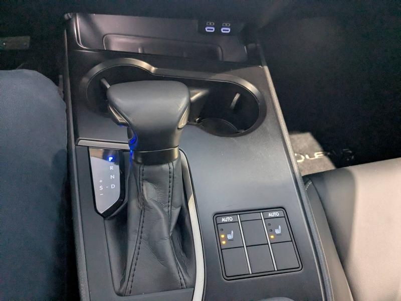Photo 8 de l’annonce de LEXUS UX d’occasion à vendre à AUBIÈRE