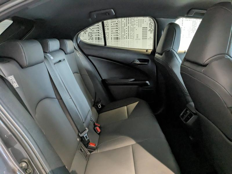 Photo 12 de l’annonce de LEXUS UX d’occasion à vendre à AUBIÈRE
