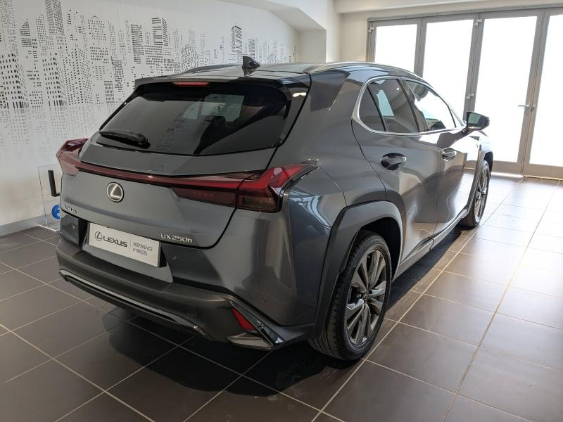 Photo 15 de l’annonce de LEXUS UX d’occasion à vendre à AUBIÈRE