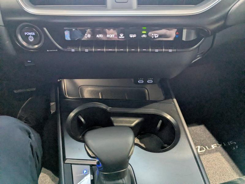 Photo 7 de l’annonce de LEXUS UX d’occasion à vendre à AUBIÈRE