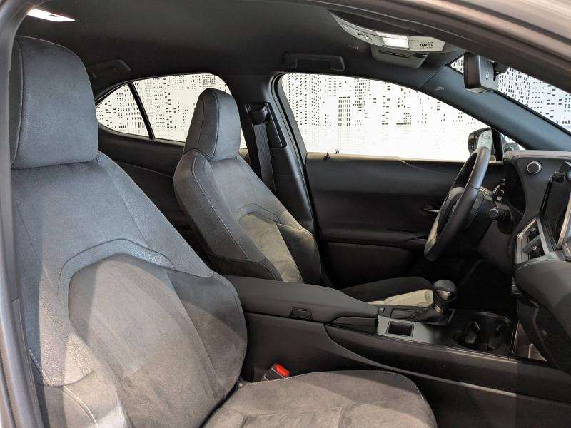 Photo 8 de l’annonce de LEXUS UX d’occasion à vendre à AUBIÈRE
