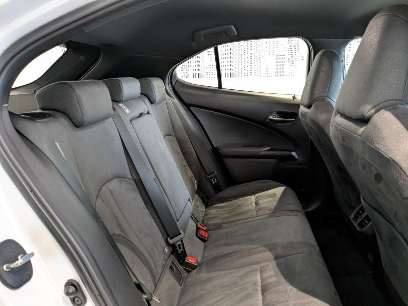 Photo 9 de l’annonce de LEXUS UX d’occasion à vendre à AUBIÈRE