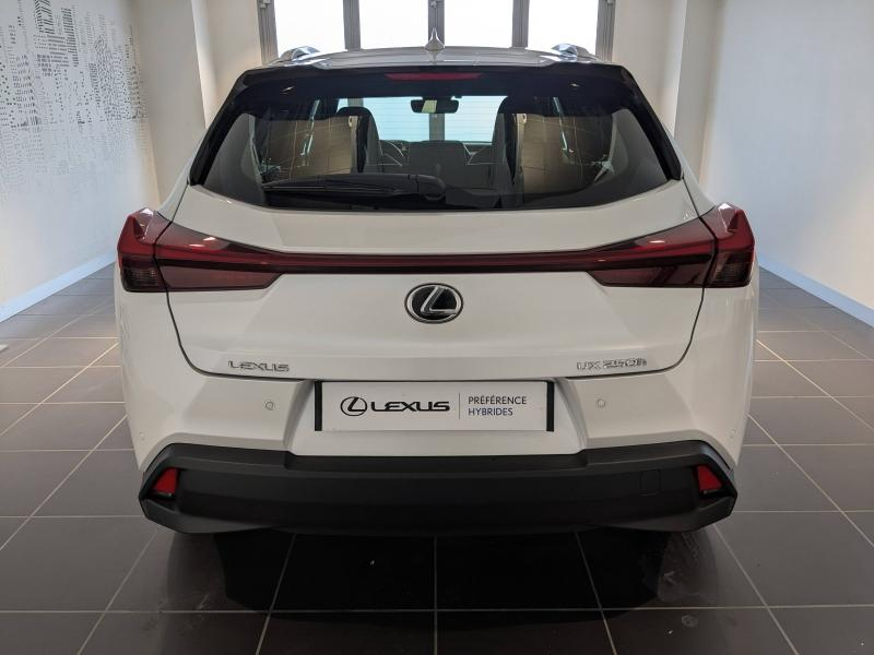 Photo 13 de l’annonce de LEXUS UX d’occasion à vendre à AUBIÈRE