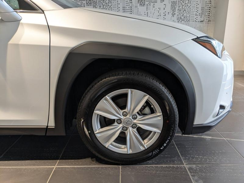 Photo 16 de l’annonce de LEXUS UX d’occasion à vendre à AUBIÈRE