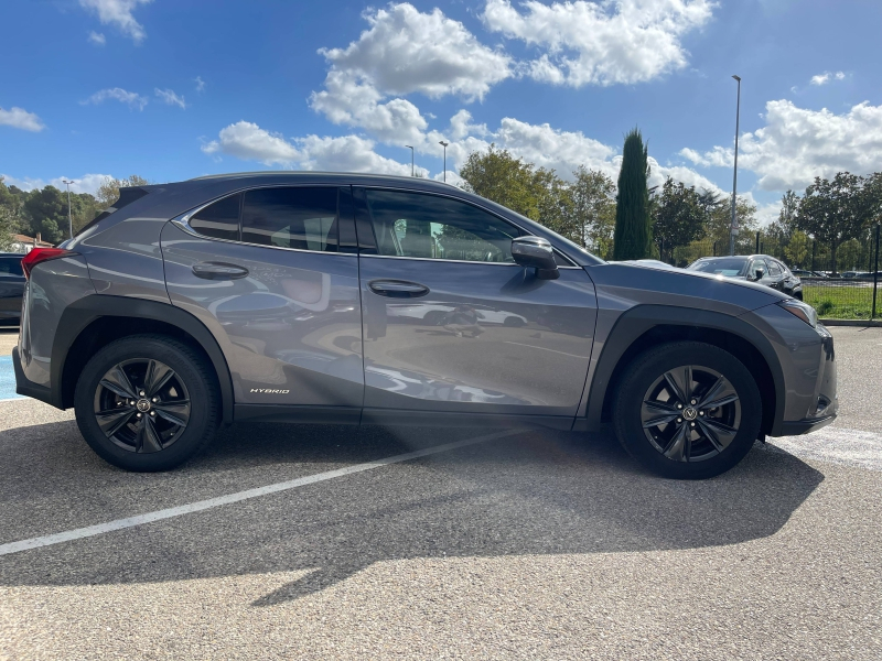 Photo 6 de l’annonce de LEXUS UX d’occasion à vendre à AUBIÈRE