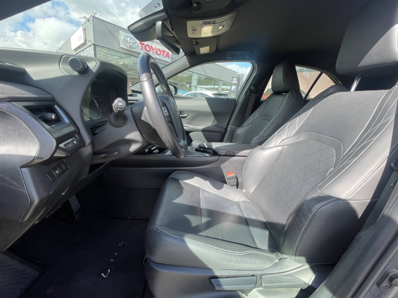 Photo 10 de l’annonce de LEXUS UX d’occasion à vendre à AUBIÈRE