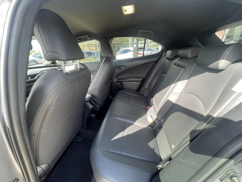 Photo 11 de l’annonce de LEXUS UX d’occasion à vendre à AUBIÈRE