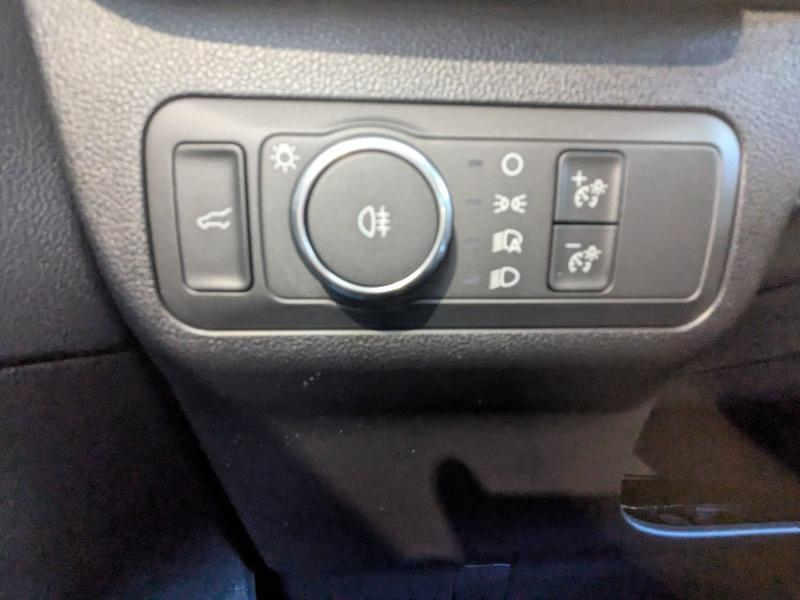 Photo 18 de l’annonce de FORD Kuga d’occasion à vendre à DRAGUIGNAN