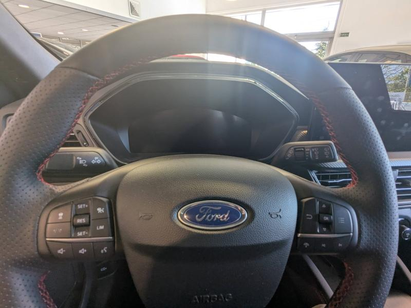 Photo 19 de l’annonce de FORD Kuga d’occasion à vendre à DRAGUIGNAN